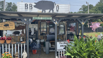 The Black Pig Bbq And Grill outside