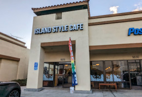 Island Style Cafe outside