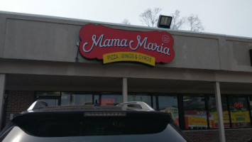 Mama Maria Pizza outside