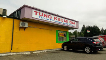 Tung Kee Mi Gia outside