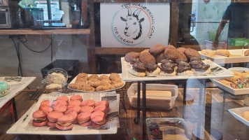 The Wandering Goat Bakery And Gelato food