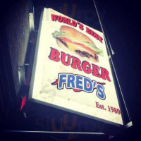 Fred's Burgers food