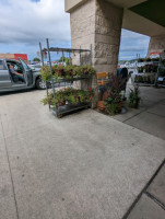 Giant Eagle Supermarket outside