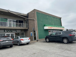 Lansky's Pizza, Pasta, Philly Steaks outside