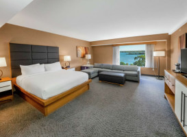 Parkway Prime -Doubletree by Hilton Niagara Falls New York inside