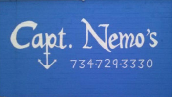 Captain Nemo's Sandwiches outside
