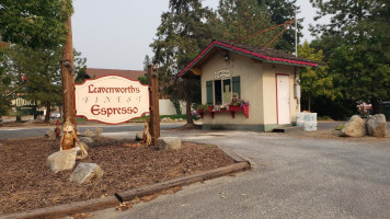Leavenworth's Finest Espresso outside