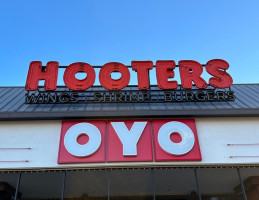 Hooters Of Las Vegas food