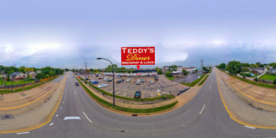 Teddy's Diner outside