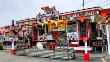 Charlotte's Legendary Lobster Pound outside