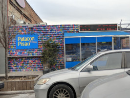 Patacon Pisao Truck outside
