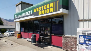 Uptown Market food