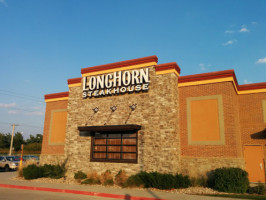 Longhorn Steakhouse outside