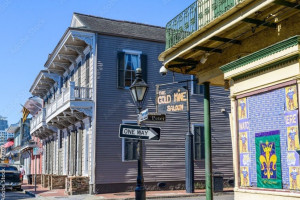 Gold Mine Saloon outside