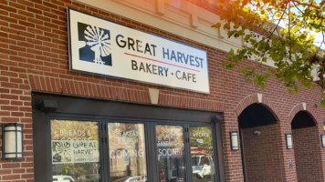 Great Harvest Bakery Cafe outside