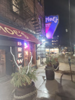 Moe’s Tavern Brewing outside