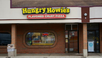 Hungry Howie's Pizza outside