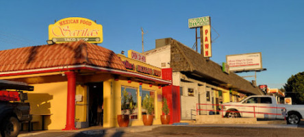 Sarita's Taco Shop outside