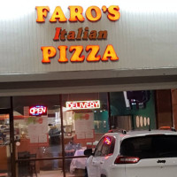 Faro's Pizza outside