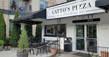 Gatto's Pizza outside