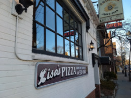 Lisa's Pizzeria outside