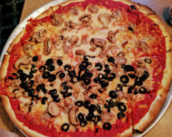 Lisa's Pizzeria food