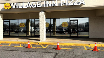 Village Inn Pizza outside