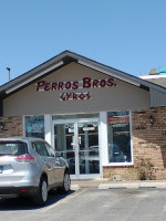 Perros Brothers Gyros outside