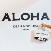 Dean Deluca Hawaii Royal Hawaiian Center Store outside