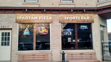Spartan Pizza outside