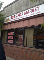 Bob's Pita outside