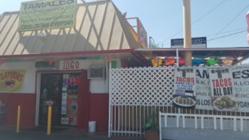 Tacos Manzano outside