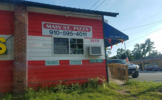 Main Street Pizza outside