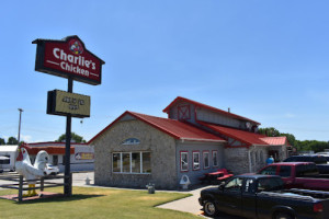 Charlie's Chicken Fort Gibson outside