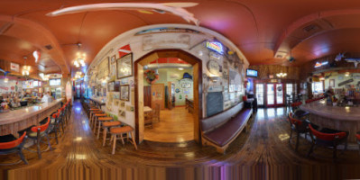Hurricane Alley Raw Bar Restaurant inside