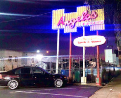 Angelo's Burgers outside
