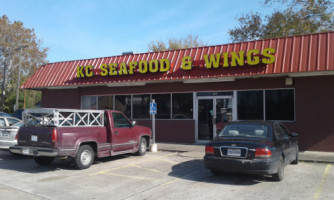 Kickin' Chicken outside