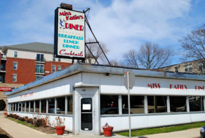 Miss Katie's Diner outside