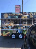 Tacos El Pelon outside
