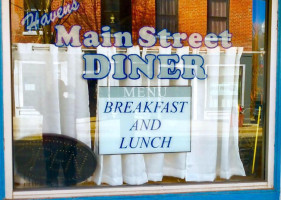 Haven’s Main Street Diner outside