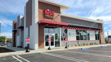 The Habit Burger Grill outside