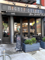 Mighty Quinn's Barbeque Ues outside