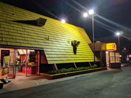 Wienerschnitzel outside