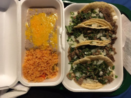 Jimena’s Taco Shop food