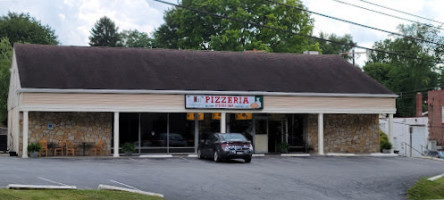 T.d. Alfredo's Pizzeria outside