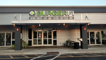 Burgerfi outside