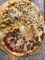 Ultimate Pizza & Grill food