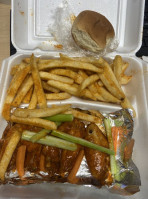 Memphis Style Wingz Thingz food