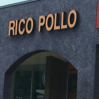 Rico Pollo outside