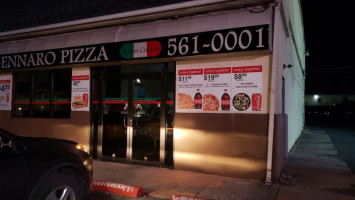 Gennaro Pizza outside